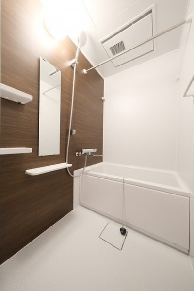 浴室乾燥機能付きのバスルーム