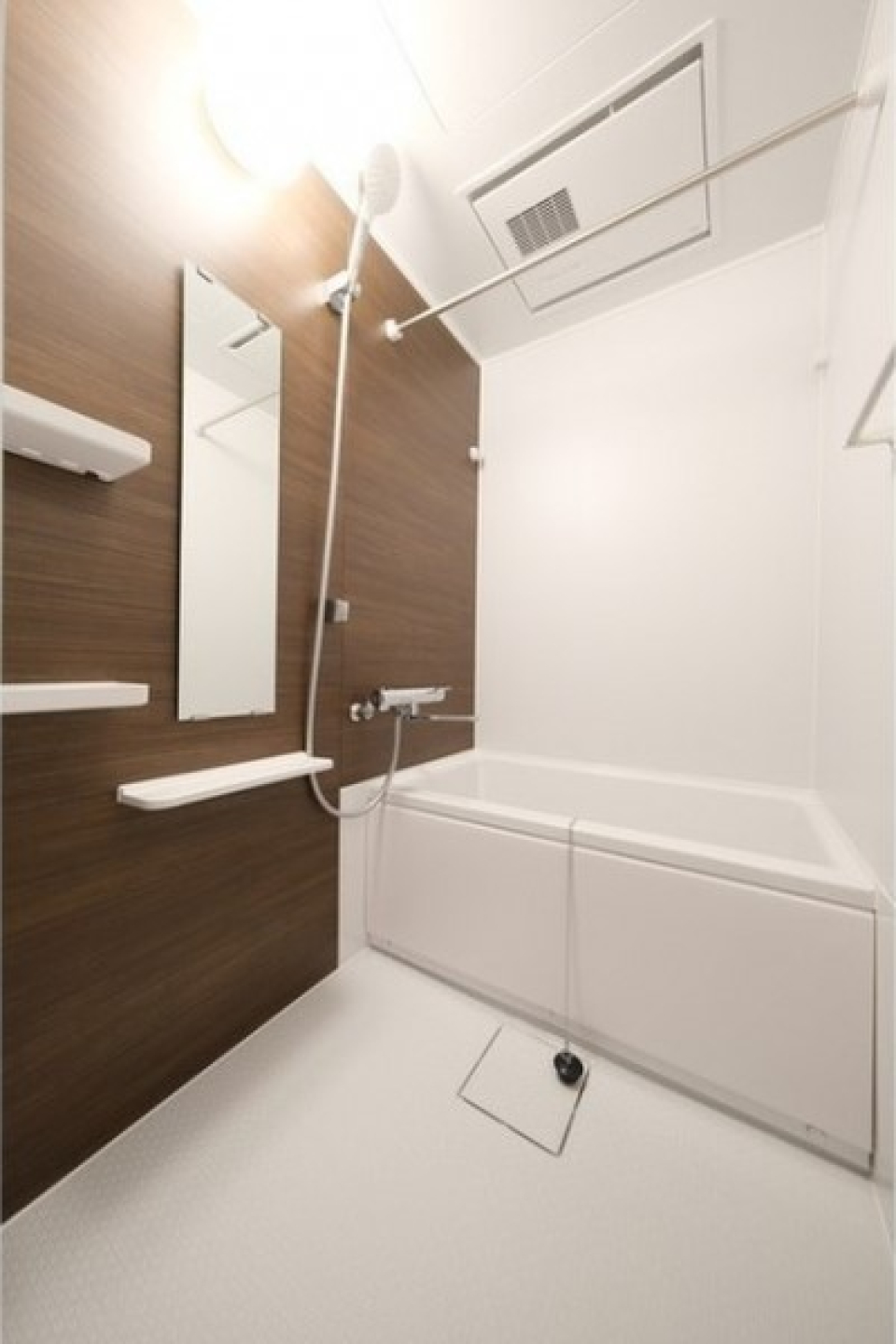 浴室乾燥機能付きのバスルーム