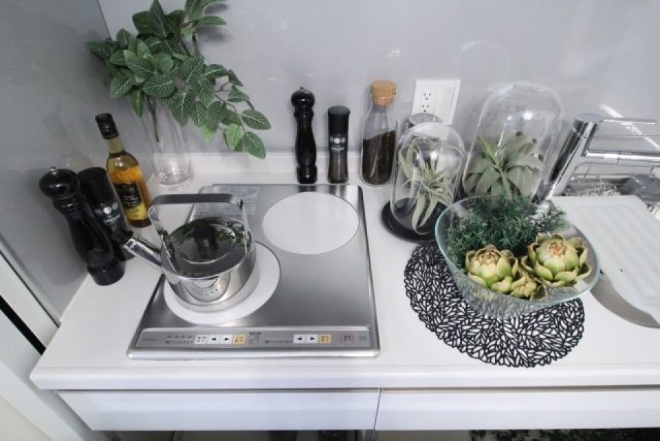 システムキッチン（2口IHコンロ）※家具家電小物はイメージです