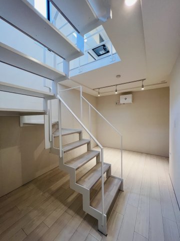 階段がインテリアのメインとなれるほどの存在感