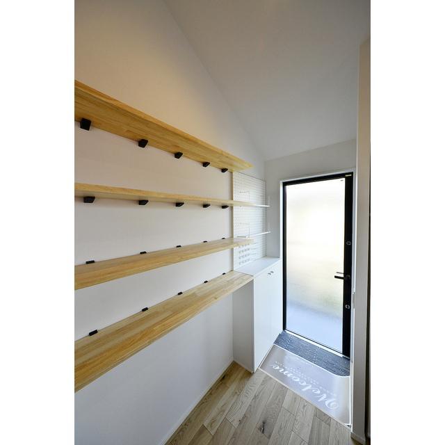 おしゃれなお家にはかわいい小物、食器を飾る棚があるんです