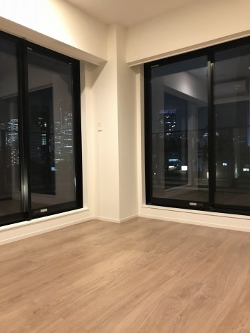 窓がとても大きく開放感があります