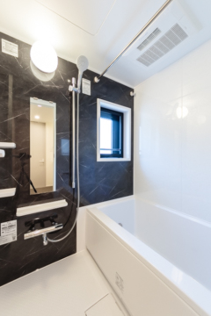 浴室乾燥機能付きのバスルーム
※写真は同タイプ住戸です。