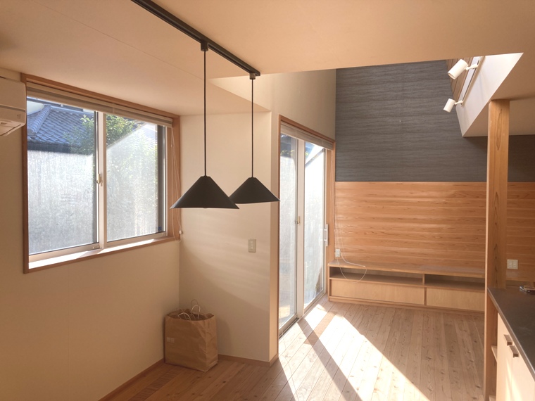 吹き抜けのある解放的でポカポカなリビング