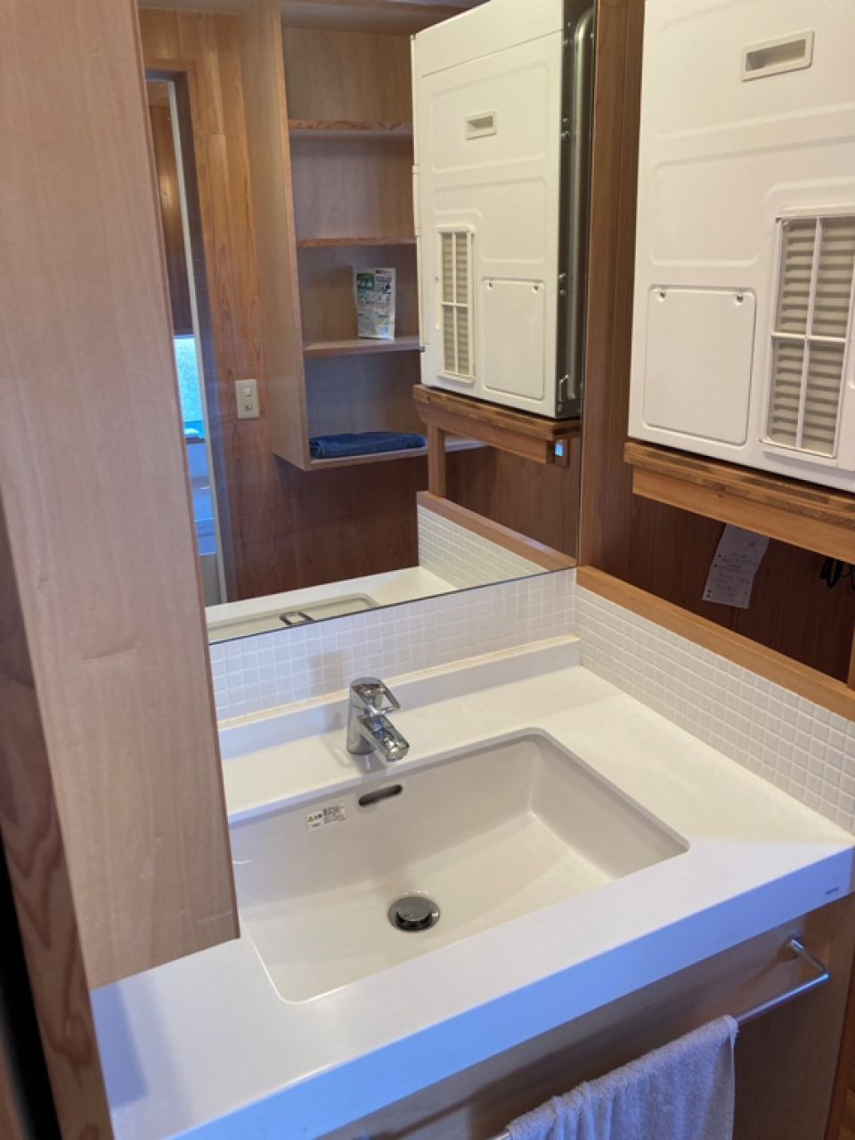 洗面脱衣室にはガス乾燥機が設けられています