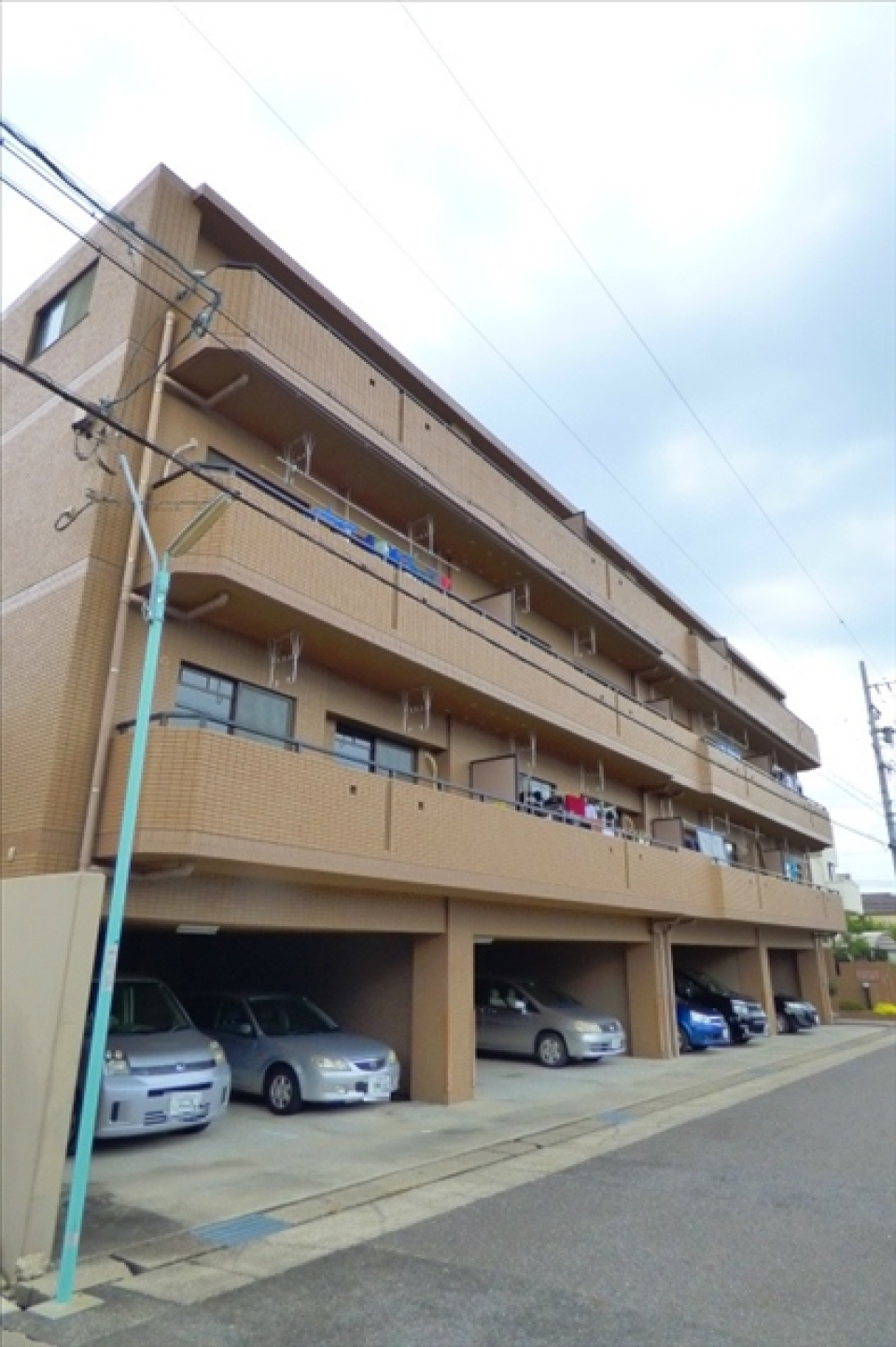１Ｆが駐車場なので防犯も安心だね☆