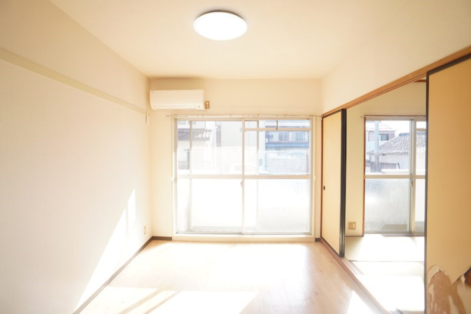 和室と隣り合っている洋室