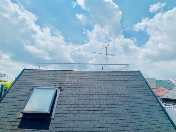 景色はお隣さんの屋根と空