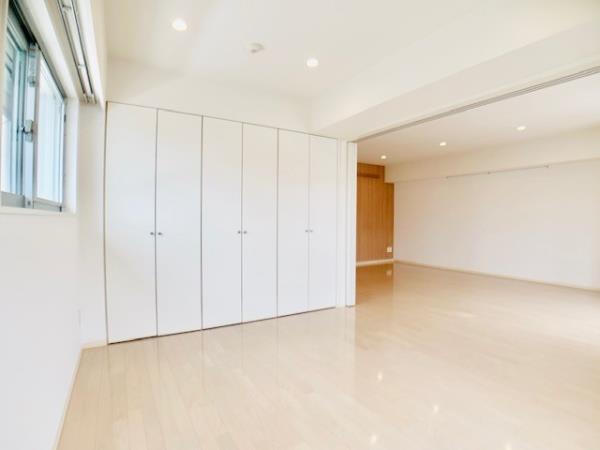 壁一面のクローゼットはありがたい！