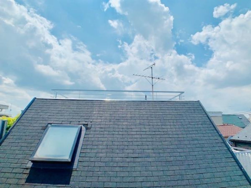 景色はお隣さんの屋根と空