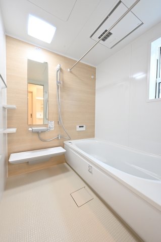 1616サイズ（1坪タイプ）の広々お風呂は浴室乾燥・追焚付！