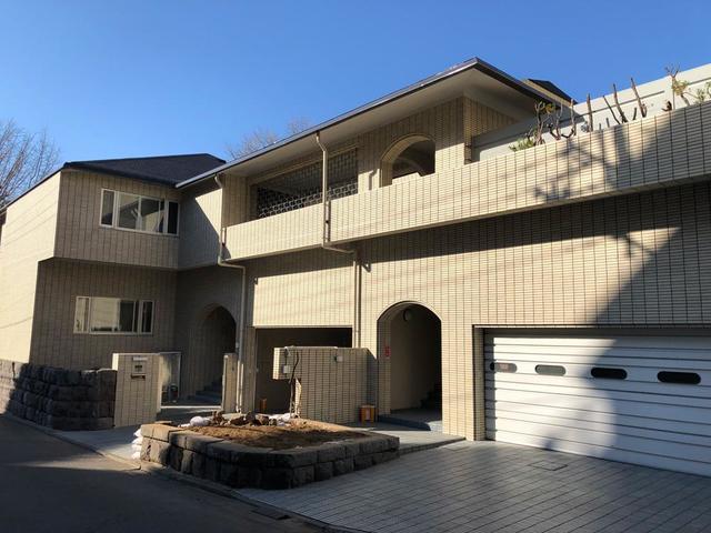 2世帯仕様の邸宅です