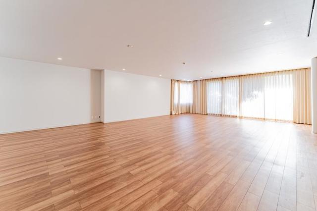 驚愕の43.0帖リビング&hellip;！
※写真は同タイプ住戸です。