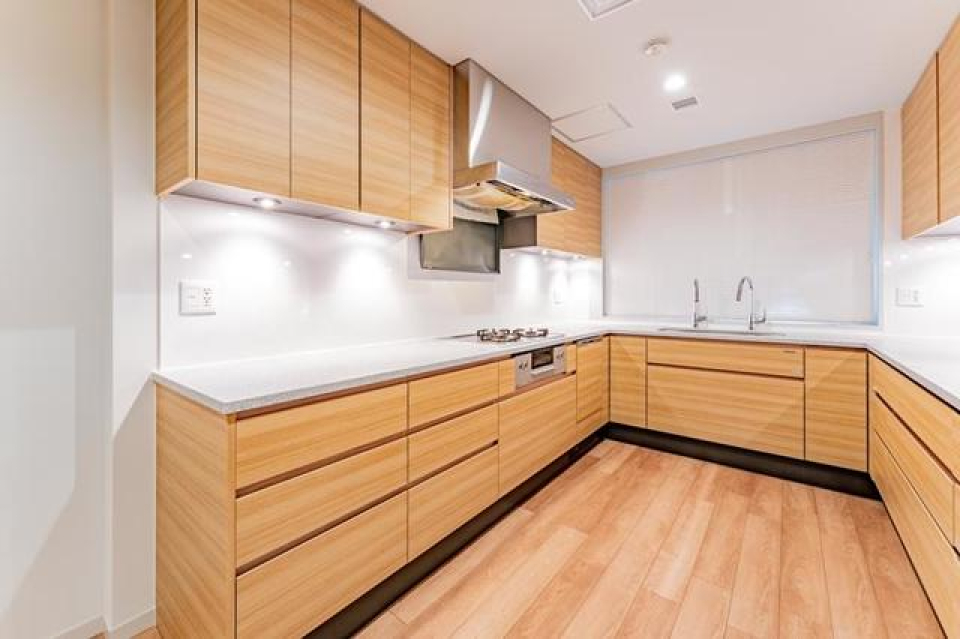 キッチンもコの字に贅沢な仕様
※写真は同タイプ住戸です。