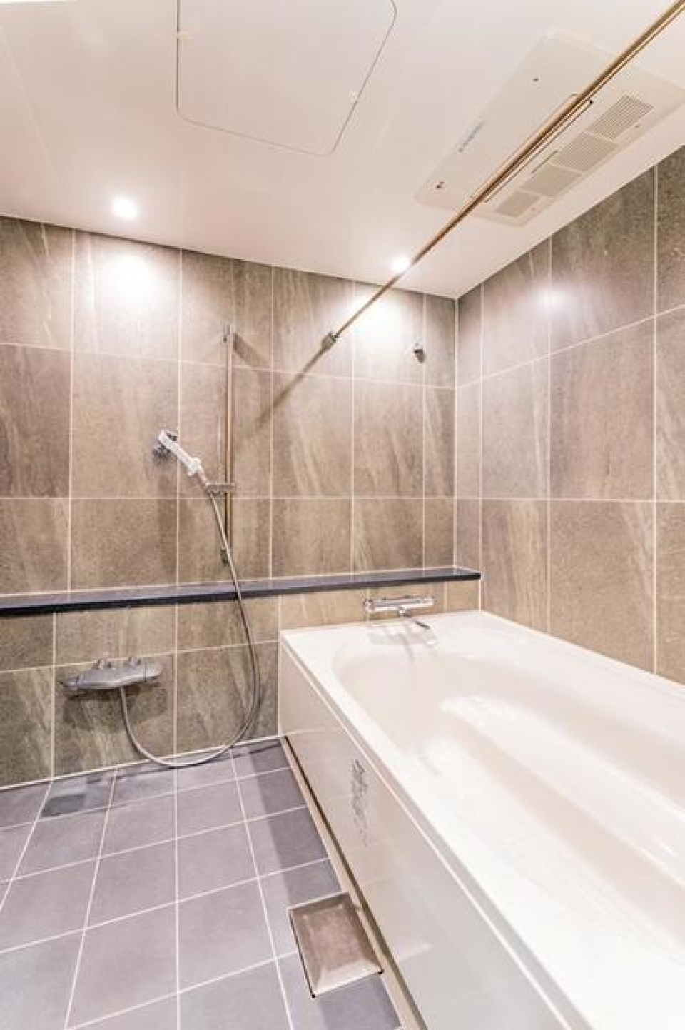 高級感の漂うバスルーム
※写真は同タイプ住戸です。