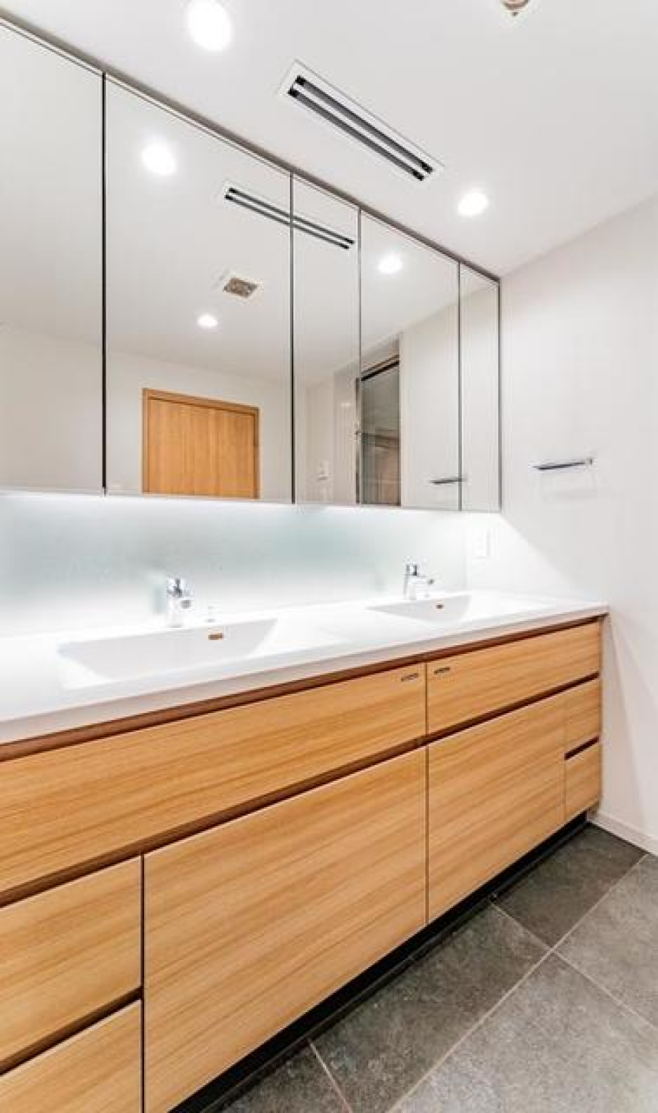 水回りはメインの他に個室にも備え付けのアメリカン仕様
※写真は同タイプ住戸です。