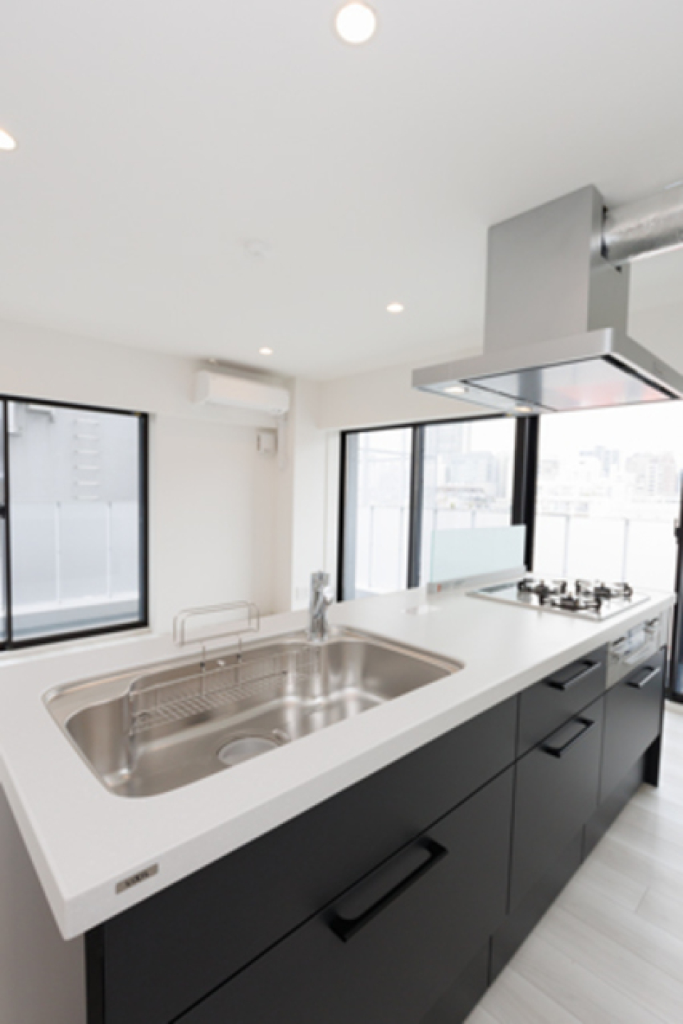 シンプルでお部屋に馴染むアイランドキッチン
※写真は同タイプ住戸です。