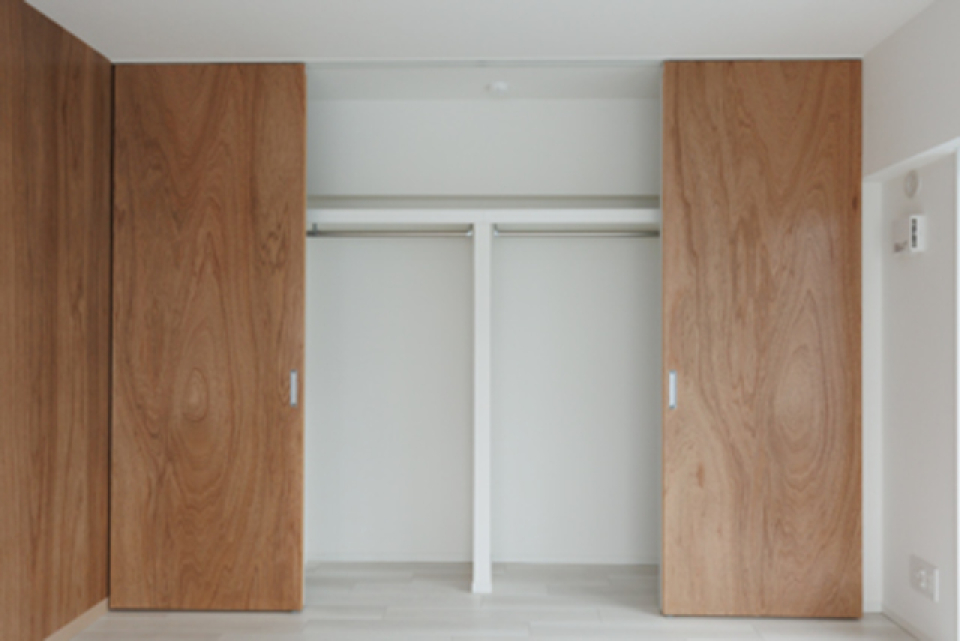 壁面いっぱいのクローゼット
※写真は同タイプ住戸です。