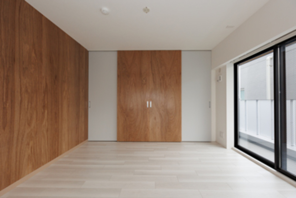 木の壁にはピクチャーレールがあるので、ぜひアートのある暮らしを
※写真は同タイプ住戸です。