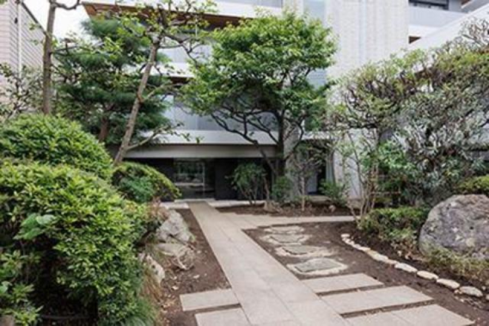 庭園のような見事な外構