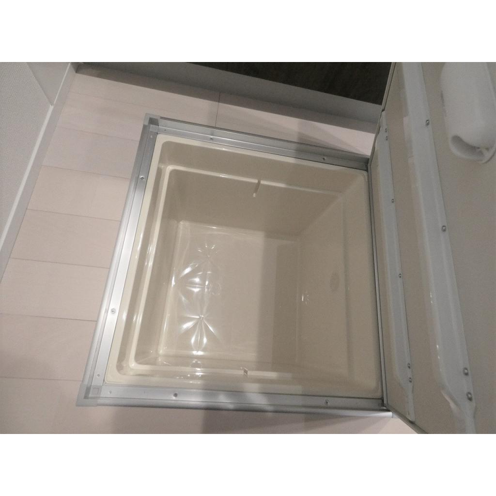 キッチン前床下収納