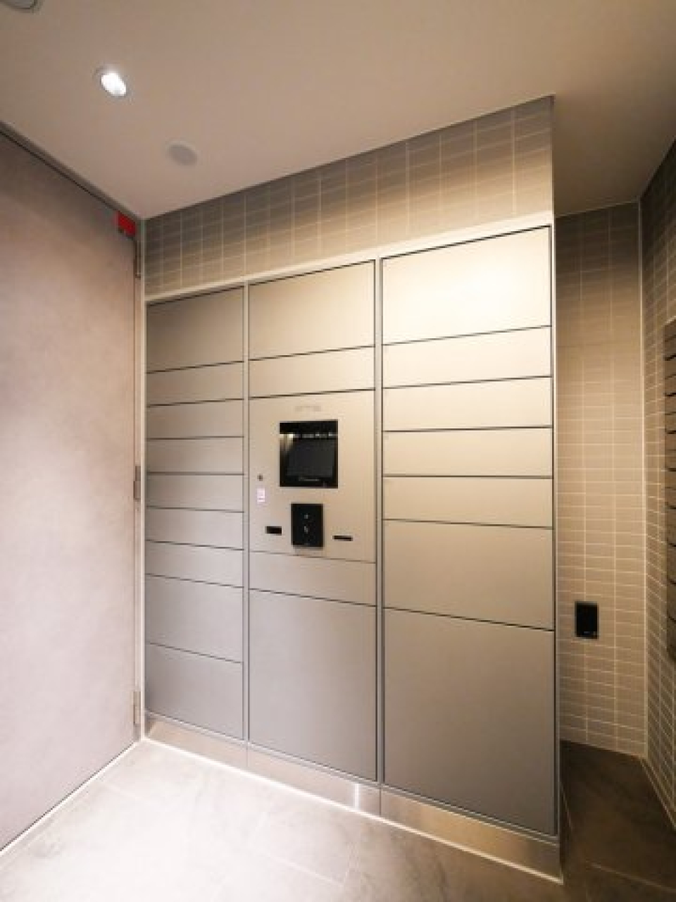 もはや必需品の宅配ボックスもこちらに。