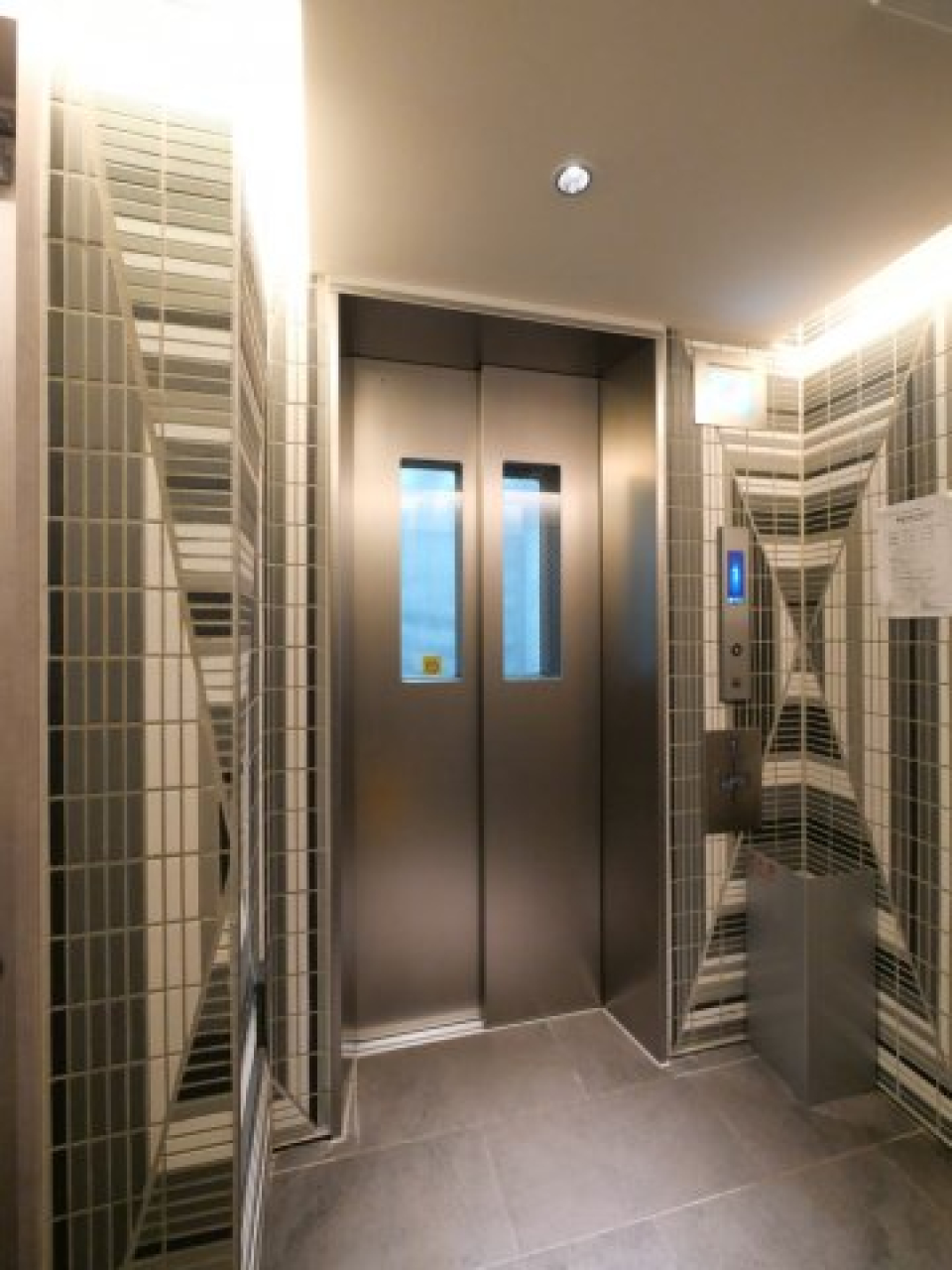 エレベーター周りもデザイン性◎