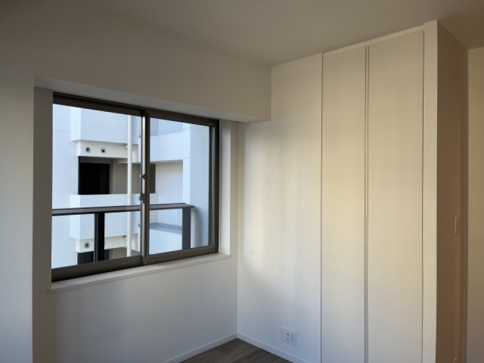 寝室には各部屋にクローゼットが付いています