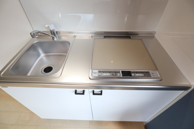 料理のし易いIHコンロ2口タイプのキッチンです。