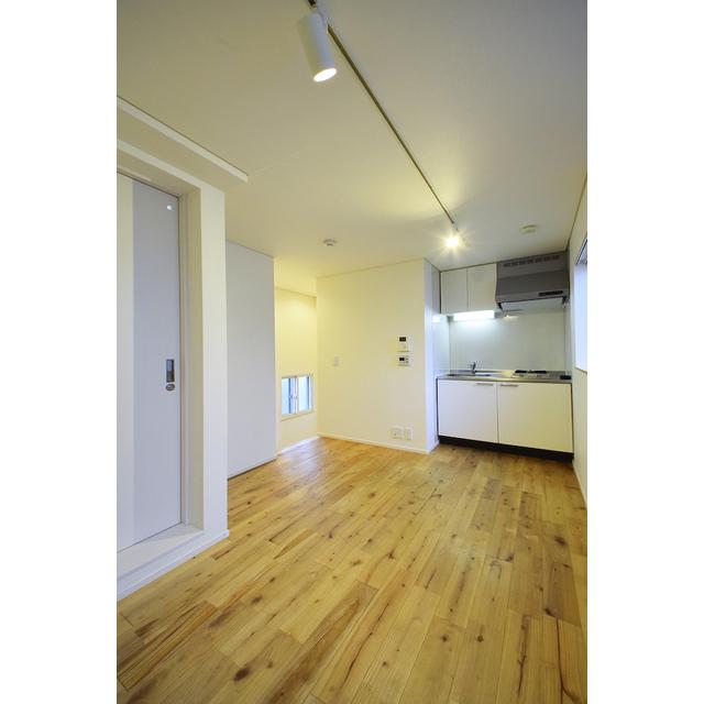 ライティングレールにはお好みの位置にお気に入りの照明をつけてみては？