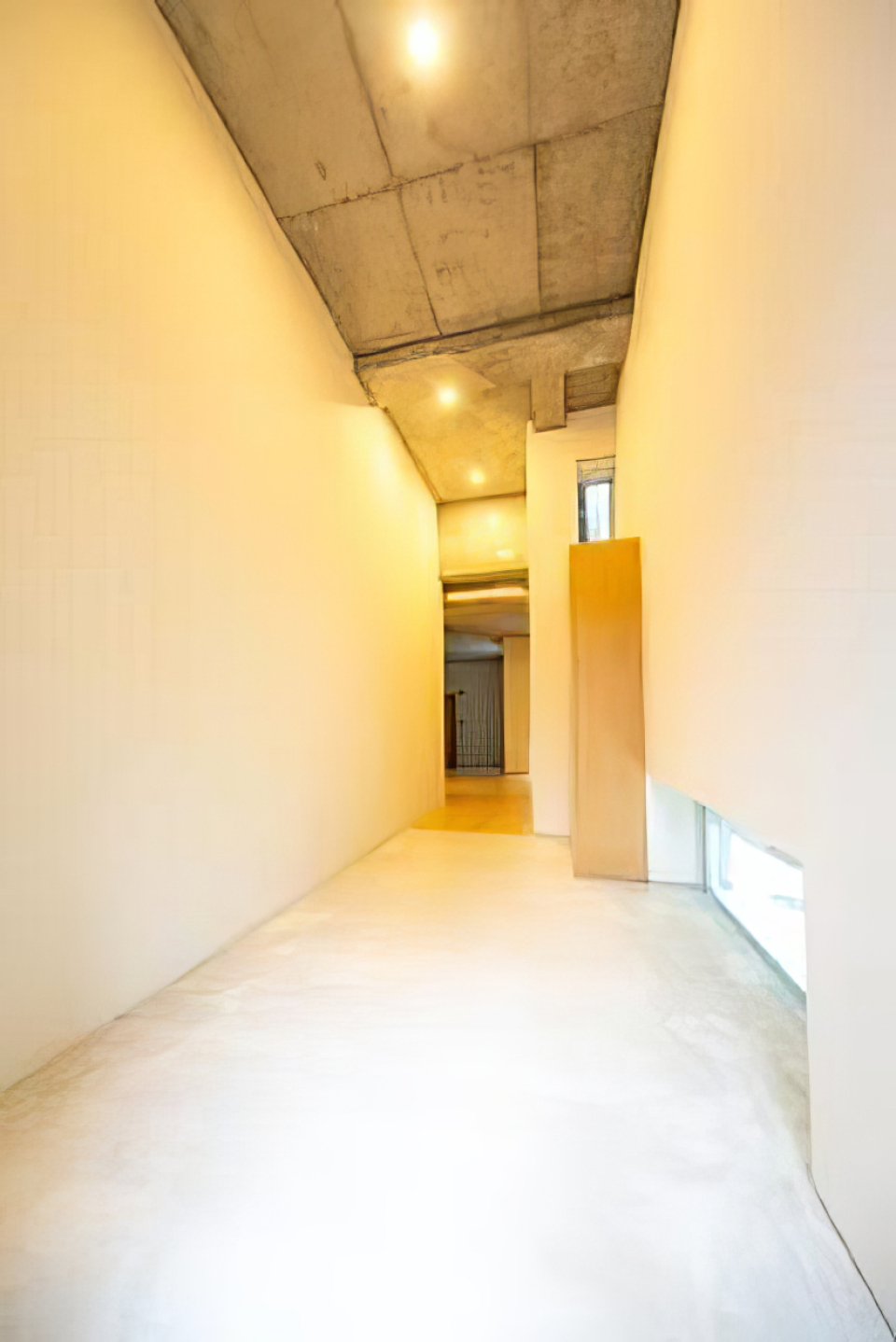 玄関土間スペースが広めで自転車を置けそう