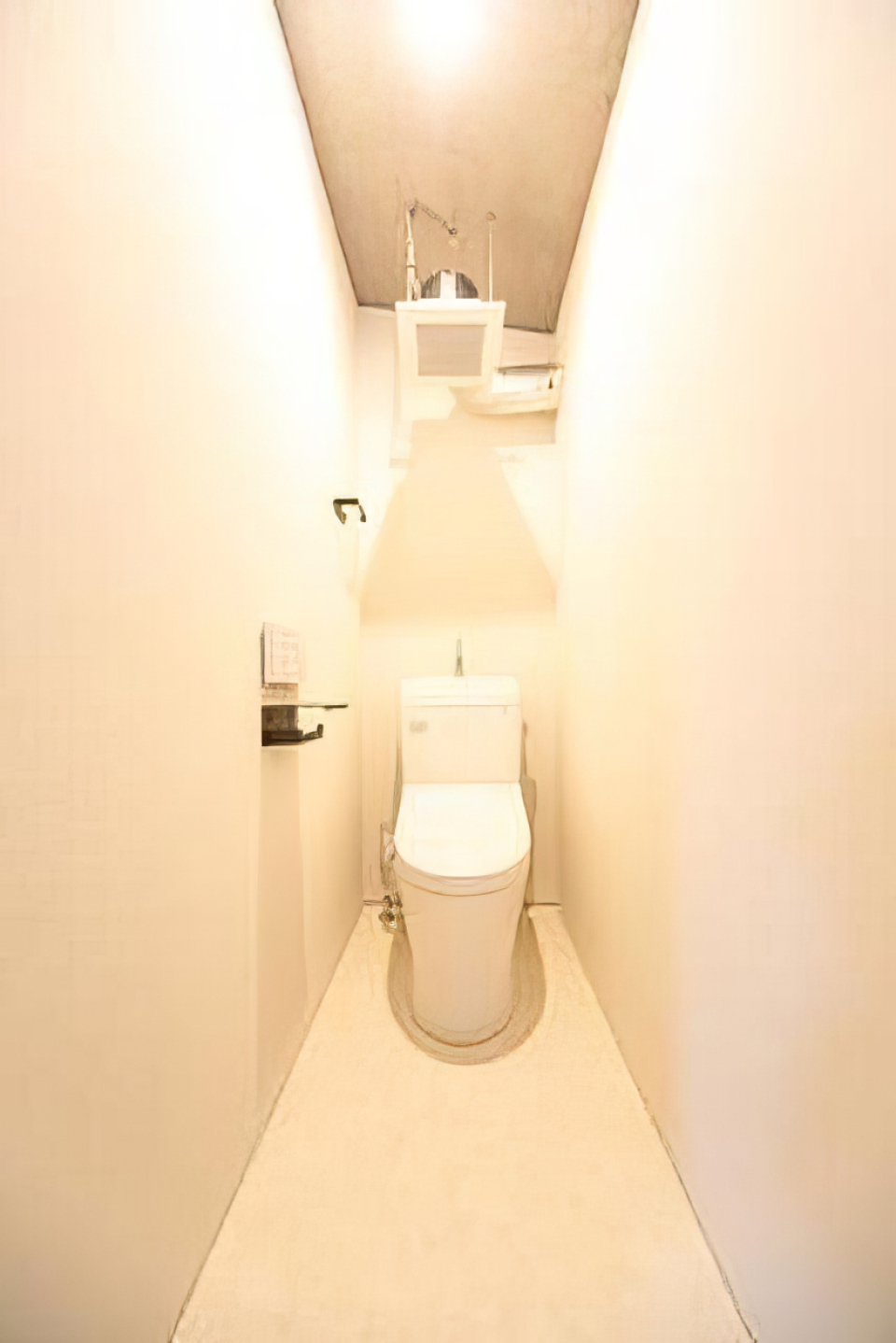 トイレは2階部分にあります。