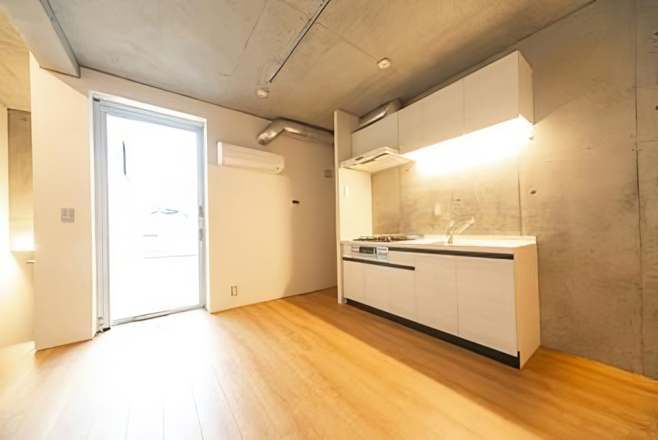 リビングダイニングスペースからバルコニーにアクセスできる