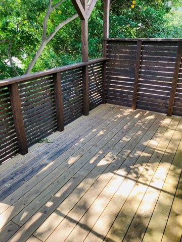 ウッドデッキでは森林浴を楽しめそう