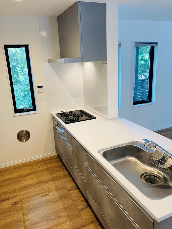 キッチンに立っていても緑に癒されますね