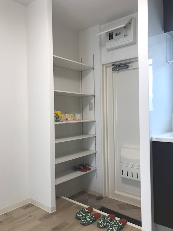 大きめのシューズボックス付き。