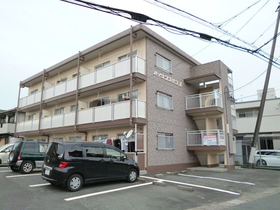 外観は少し古め。