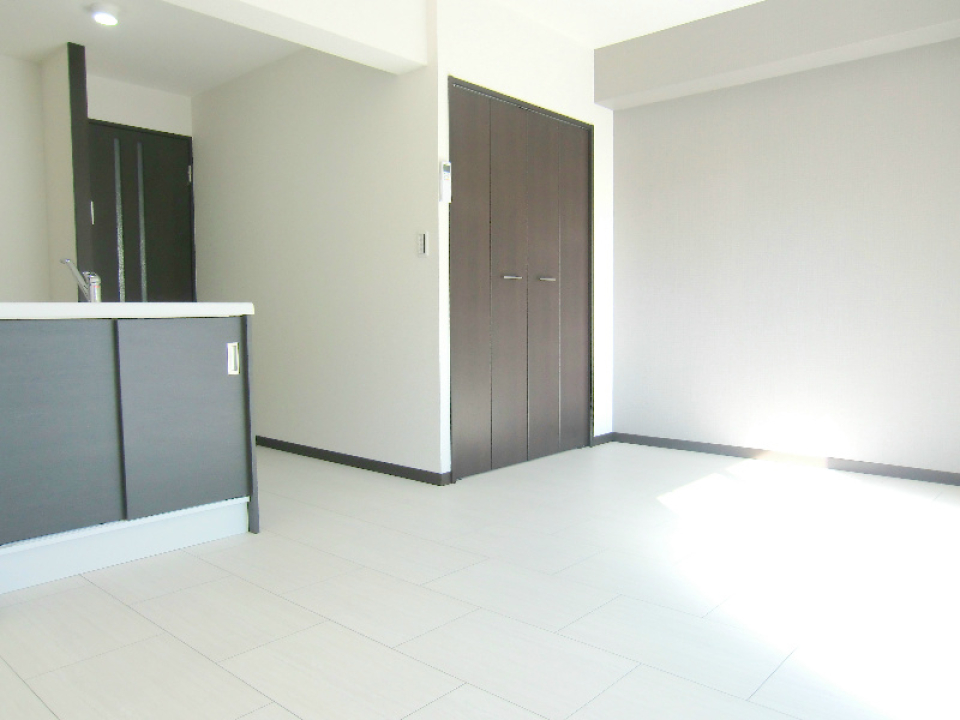 モノクロームでスタイリッシュな内装。