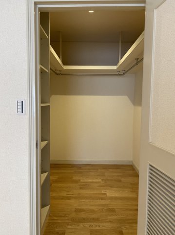 寝室のウォークインクローゼット（Master bed room）