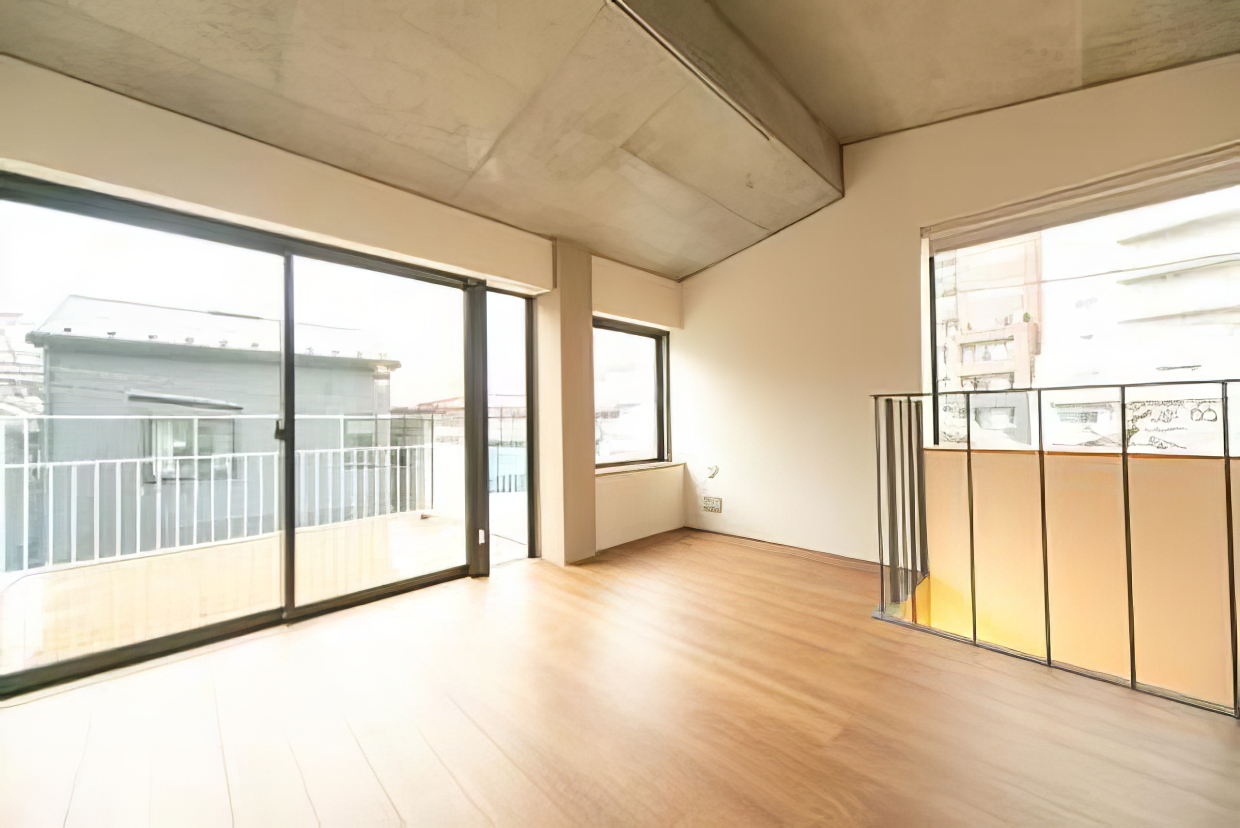 ２階の洋室の掃き出し窓の開口も大きく、ルーフバルコニーとのつながりを感じ広く見える
※写真は同タイプ住戸です。