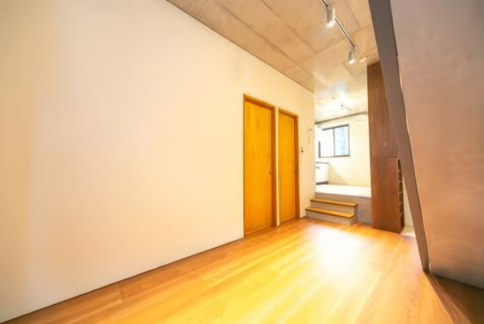 リビングスペースは約9帖。スキップフロアでデザイン性を感じる。
※写真は同タイプ住戸です。