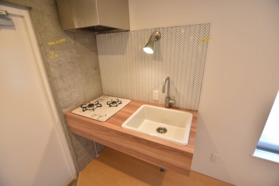 ヘリンボーン貼りのタイルが素敵すぎる