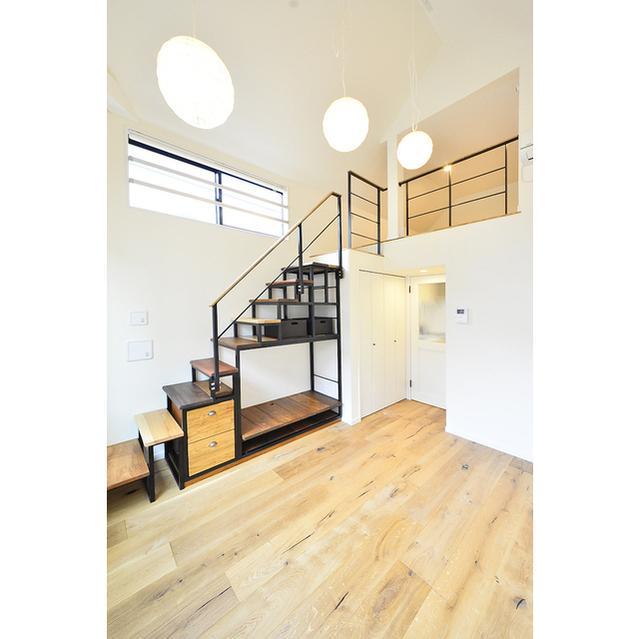 まるい照明が素敵です。