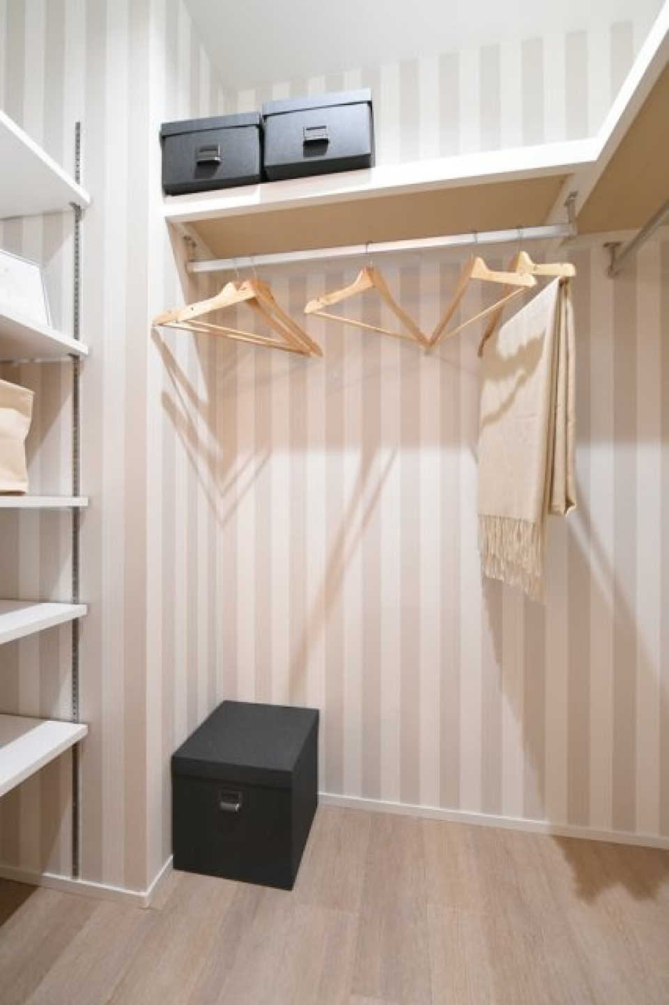 ストライプの壁がおしゃれなWIC