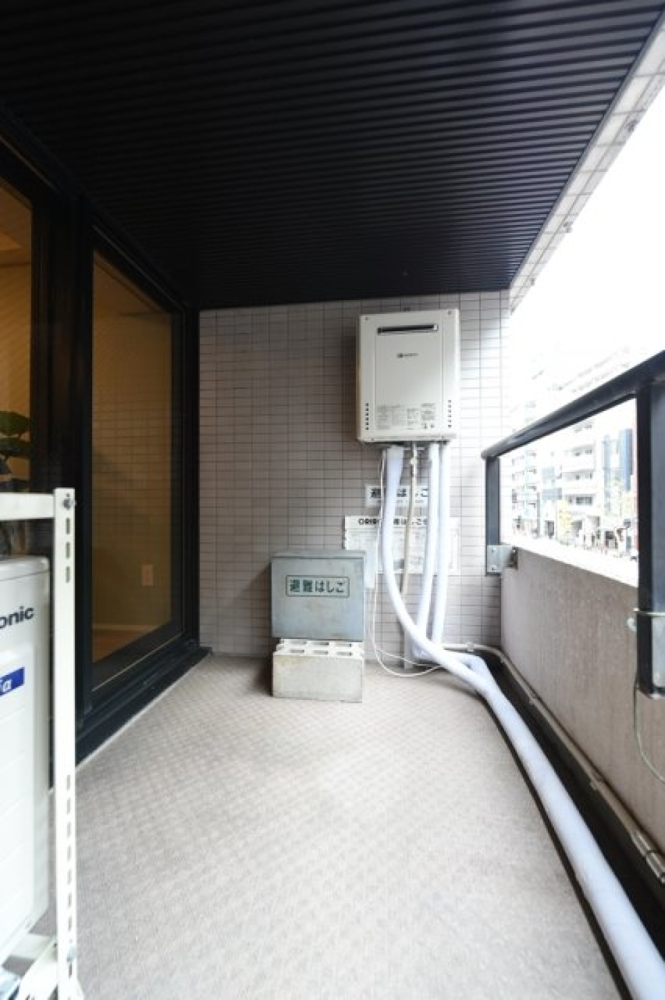 アウトドアチェアを置いてみるのがどうでしょう？