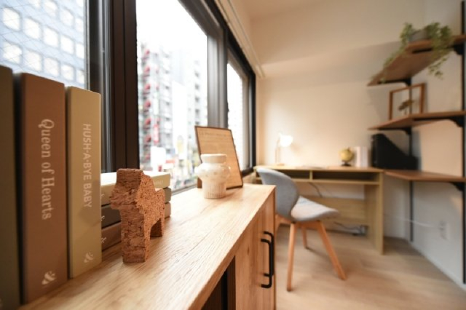 窓辺にはワークスペースを配置