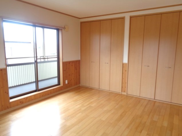 洋室①からはバルコニーに出られます