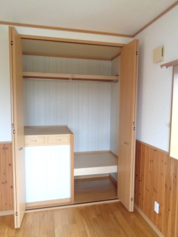 洋室②の収納一つ目