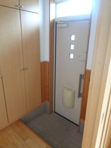 玄関には大容量のシューズクローゼットがあります