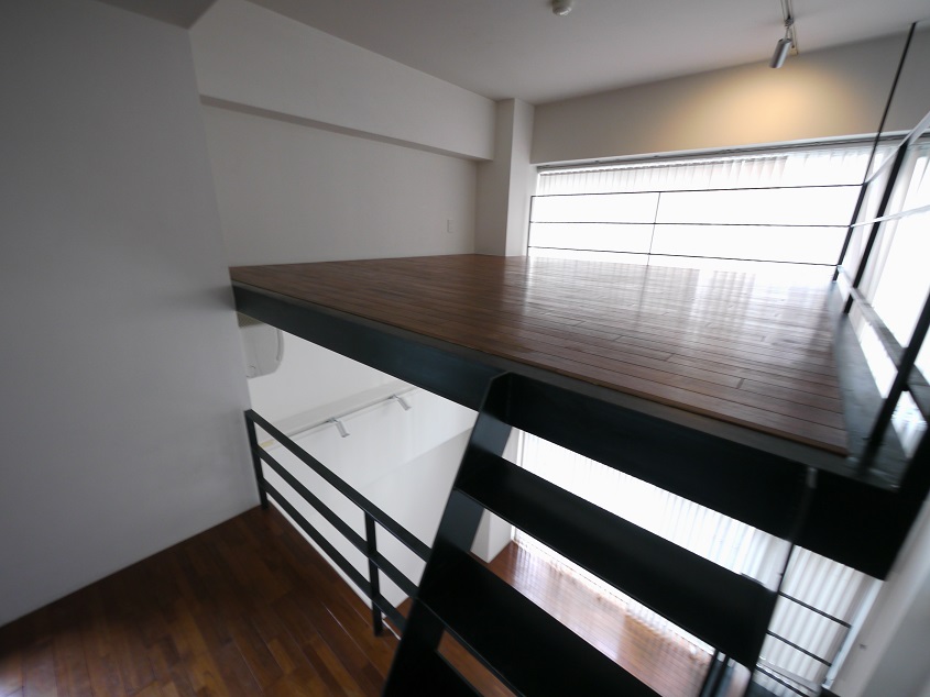 ベッドスペースはおこもり感があるとリラックスできますね